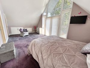 Bedroom- click for photo gallery